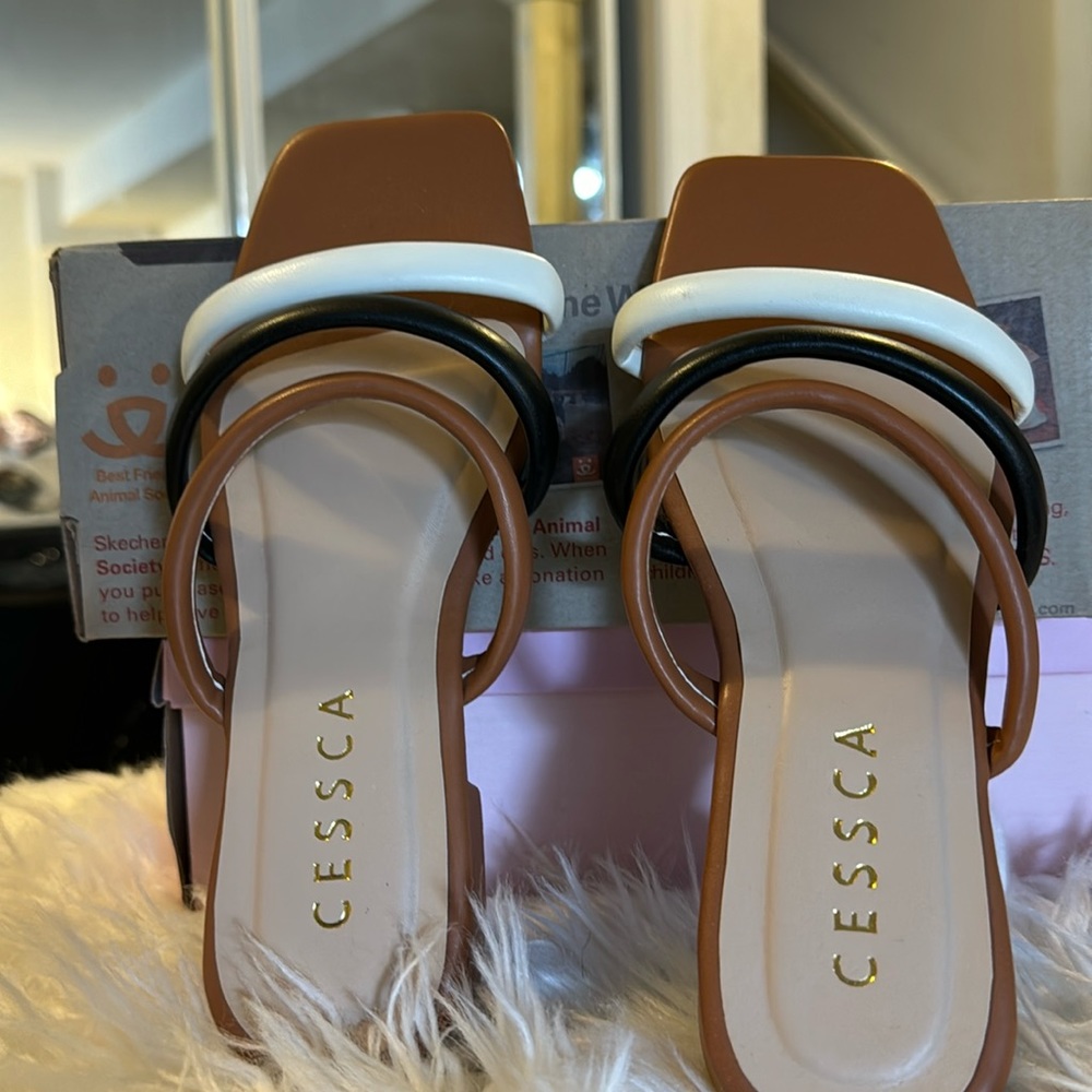LOW HEEL FLAT SLIPPERS SIZE 6 NEW NEVER WORN